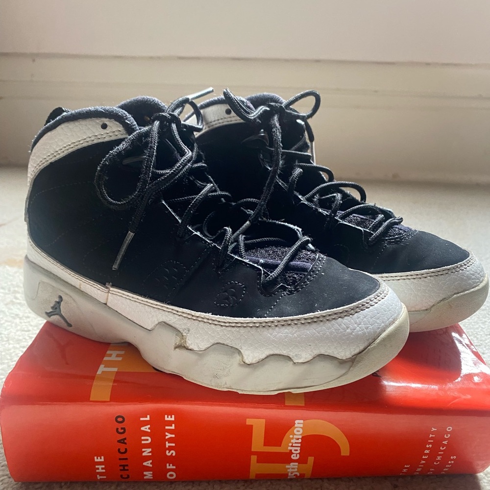 Air Jordan (KIDS) 9 Retro B/W Sneakers